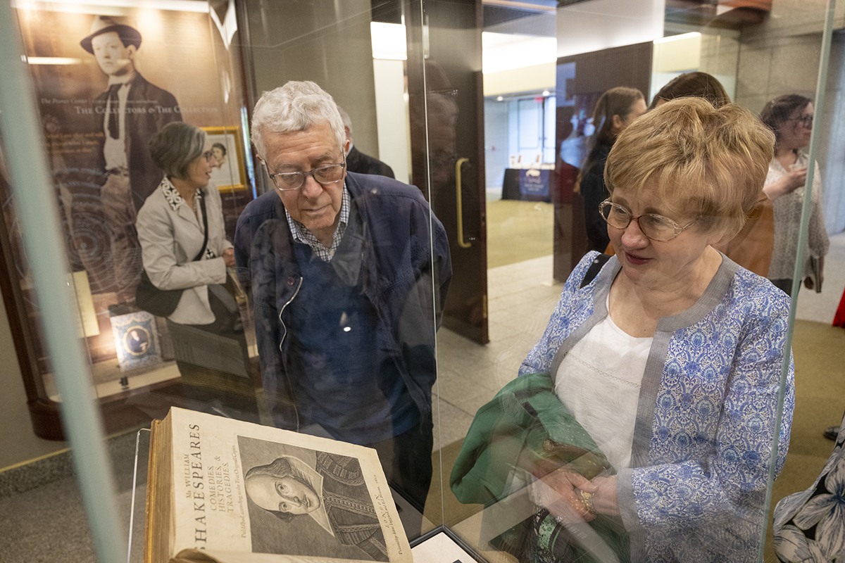 Attendees view the First Folio.