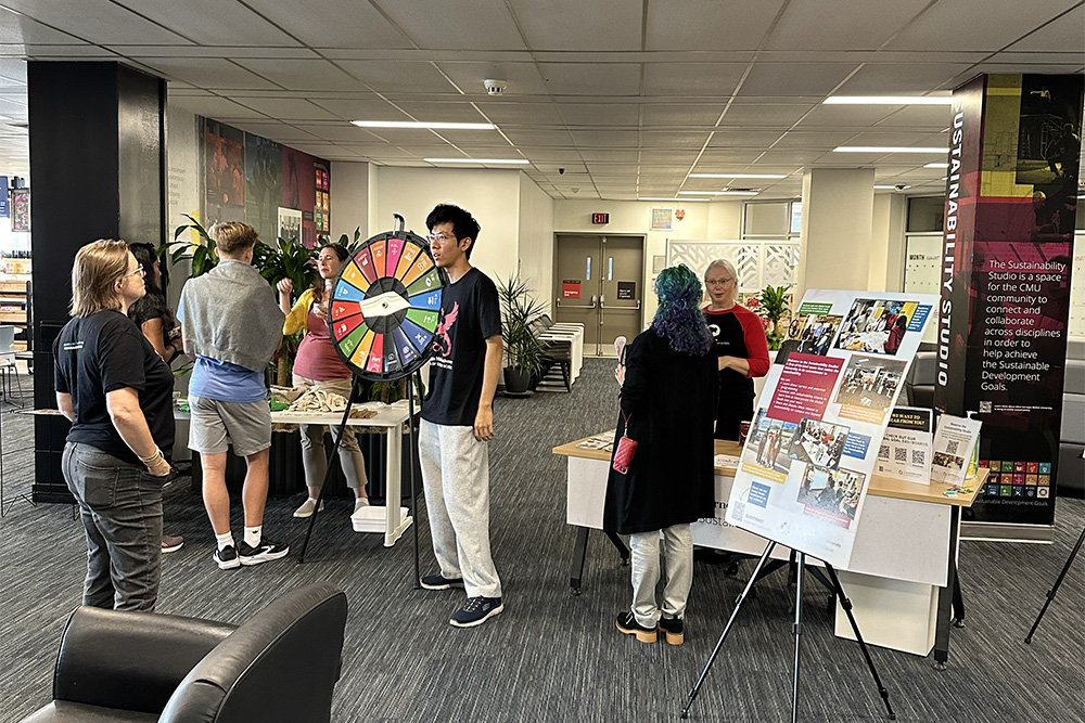 Sustainability Initiative Director Alex Hiniker and Coordinator for Cultural Change Olivia Wells welcomed the community into the Sustainability Studio to learn more about the Sustainability Initiative.